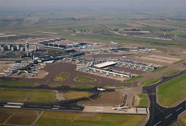 Amsterdam-Schiphol — pohled na letiště